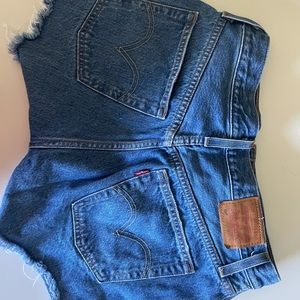 501 Levi Jean cutoff shorts